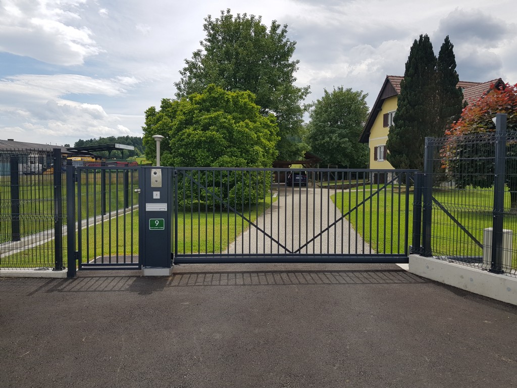 Schiebetor aus Stahl